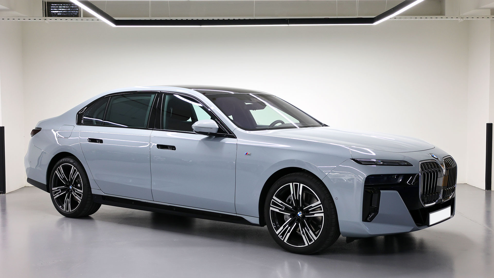 BMW 740i