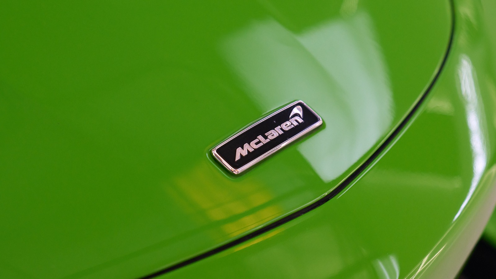 Rent McLaren Gt GREEN 2021 in Dubai , UAE 