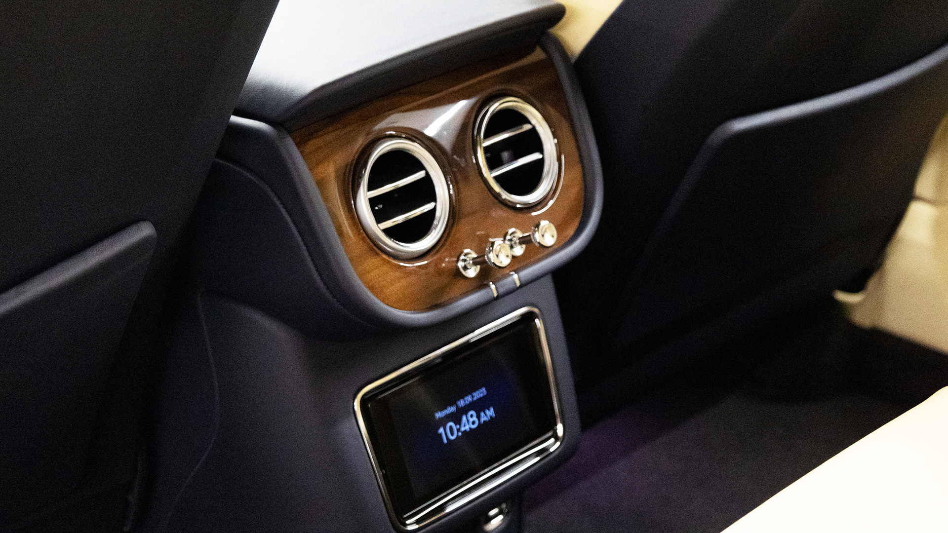 Rent Bentley Bentayga BLUE 2024 in Dubai , UAE 