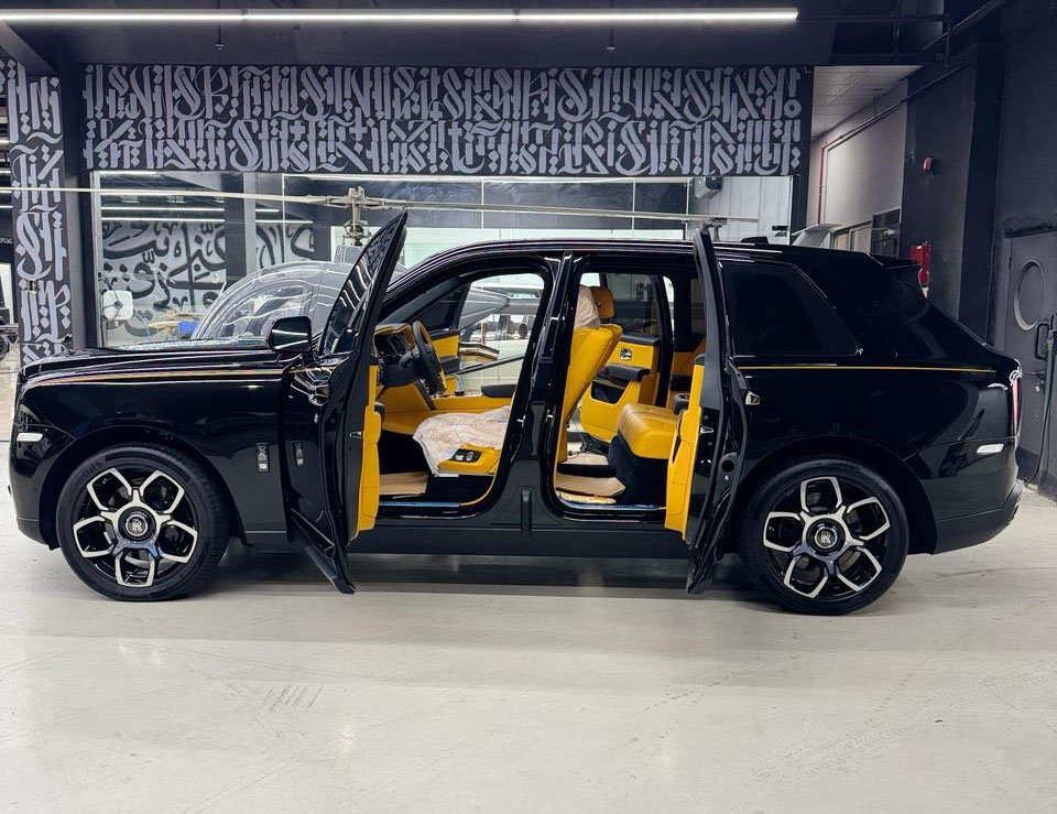 Rent Rolls-Royce Cullinan BLACK 2024 in Dubai , UAE 