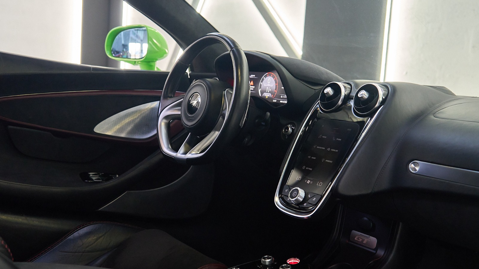 Rent McLaren Gt GREEN 2021 in Dubai , UAE 