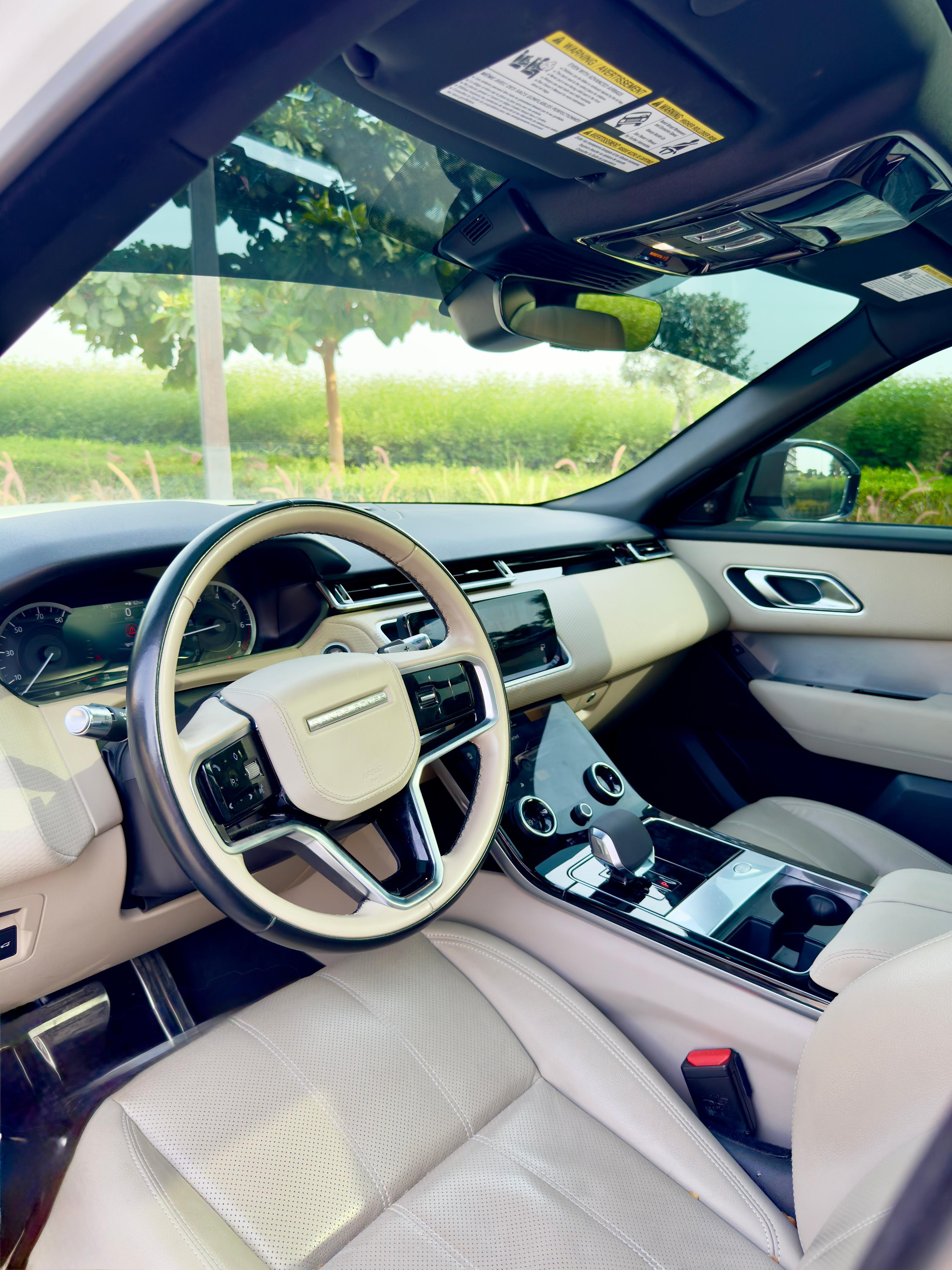 Rent Range-Rover Vogue WHITE 2021 in Dubai , UAE 