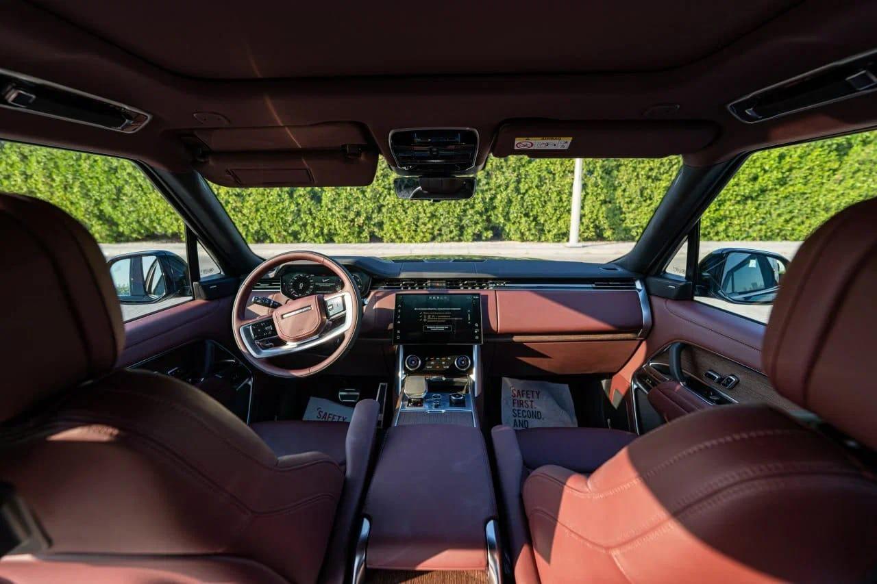 Rent Range-Rover Vogue BLACK 2024 in Dubai , UAE 