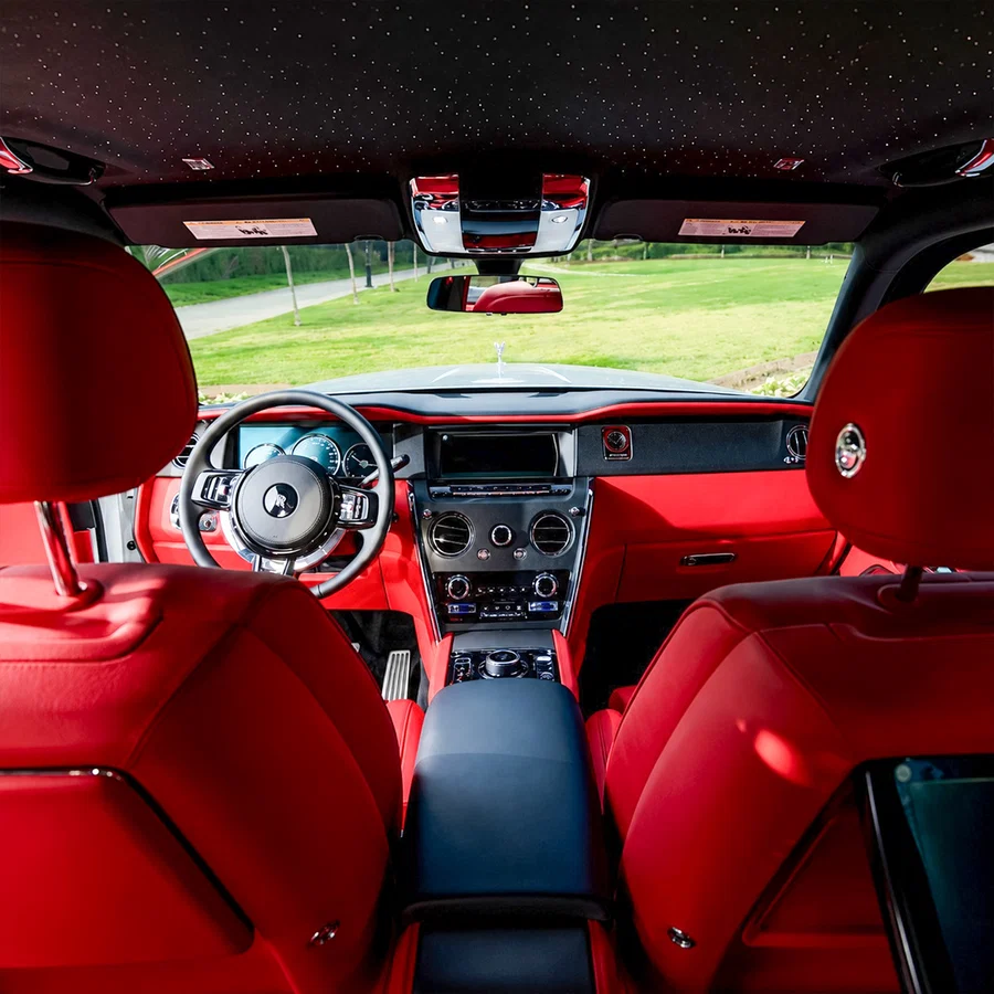 Rent Cullinan BLACK 2025 with chauffeur in Dubai , UAE 