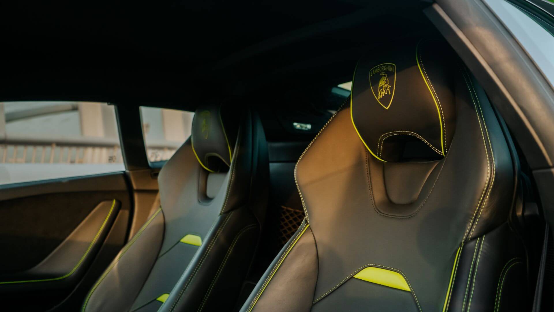 Rent Lamborghini Huracan GREEN 2023 in Dubai , UAE 