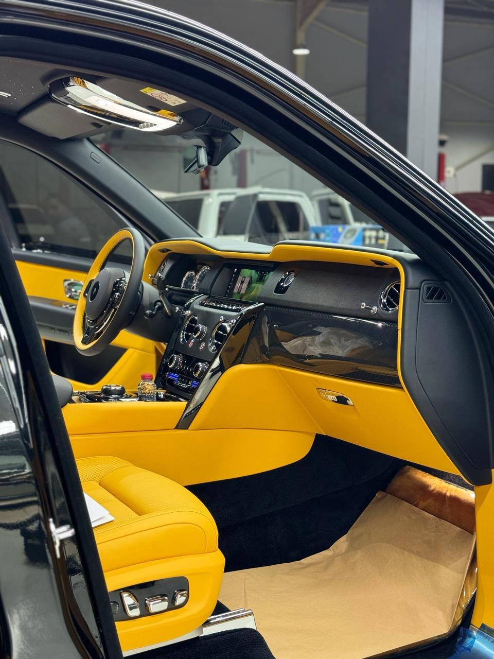 Rent Rolls-Royce Cullinan BLACK 2024 in Dubai , UAE 