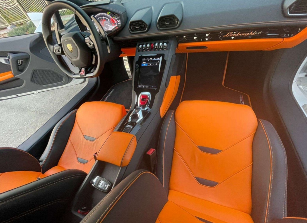 Rent Lamborghini Evo WHITE 2023 in Dubai , UAE 