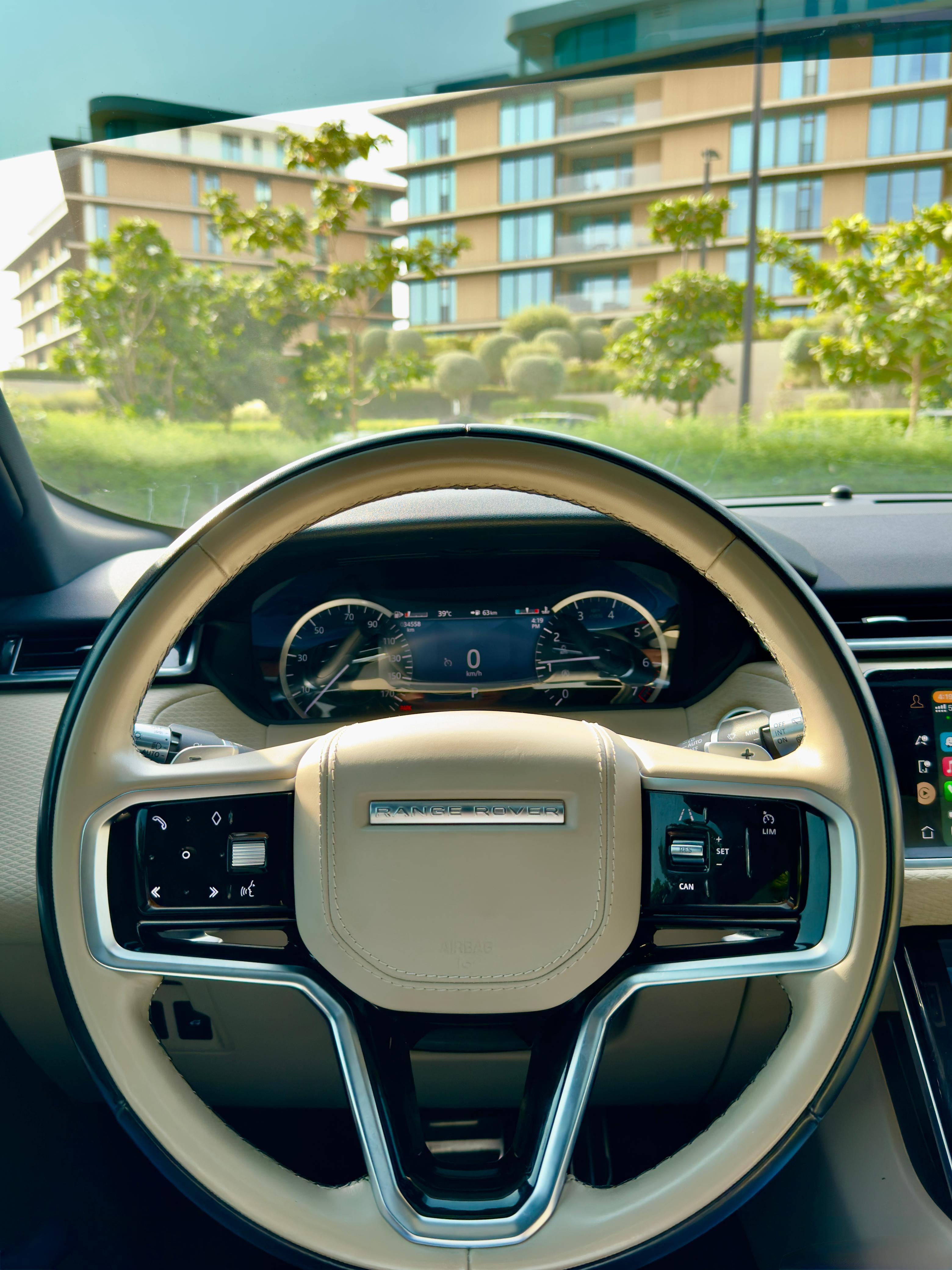 Rent Range-Rover Vogue WHITE 2021 in Dubai , UAE 