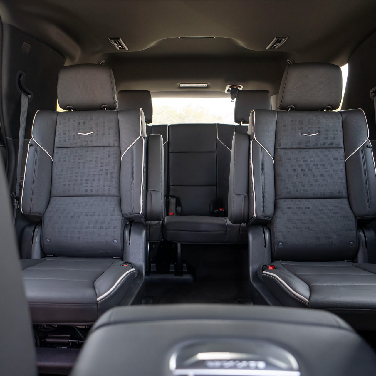 Rent Escalade WHITE 2025 with chauffeur in Dubai , UAE 