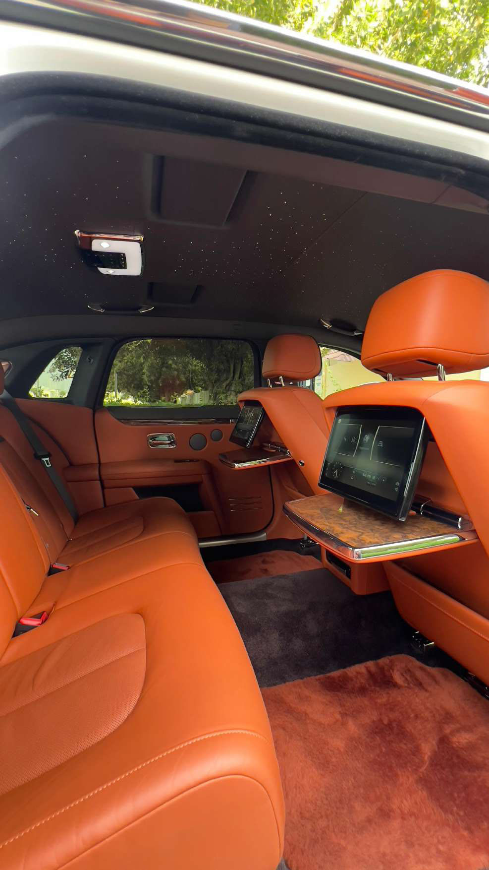 Rent Rolls-Royce Dawn WHITE 2023 in Dubai , UAE 