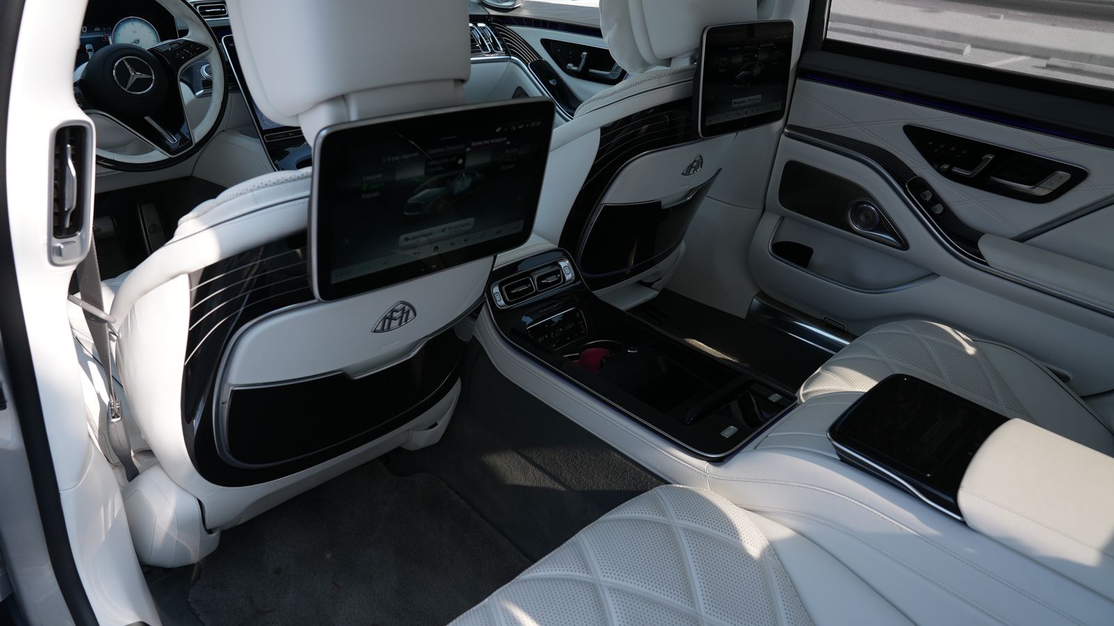 Rent Mercedes-Benz Maybach S680 BLACK 2024 in Dubai , UAE 