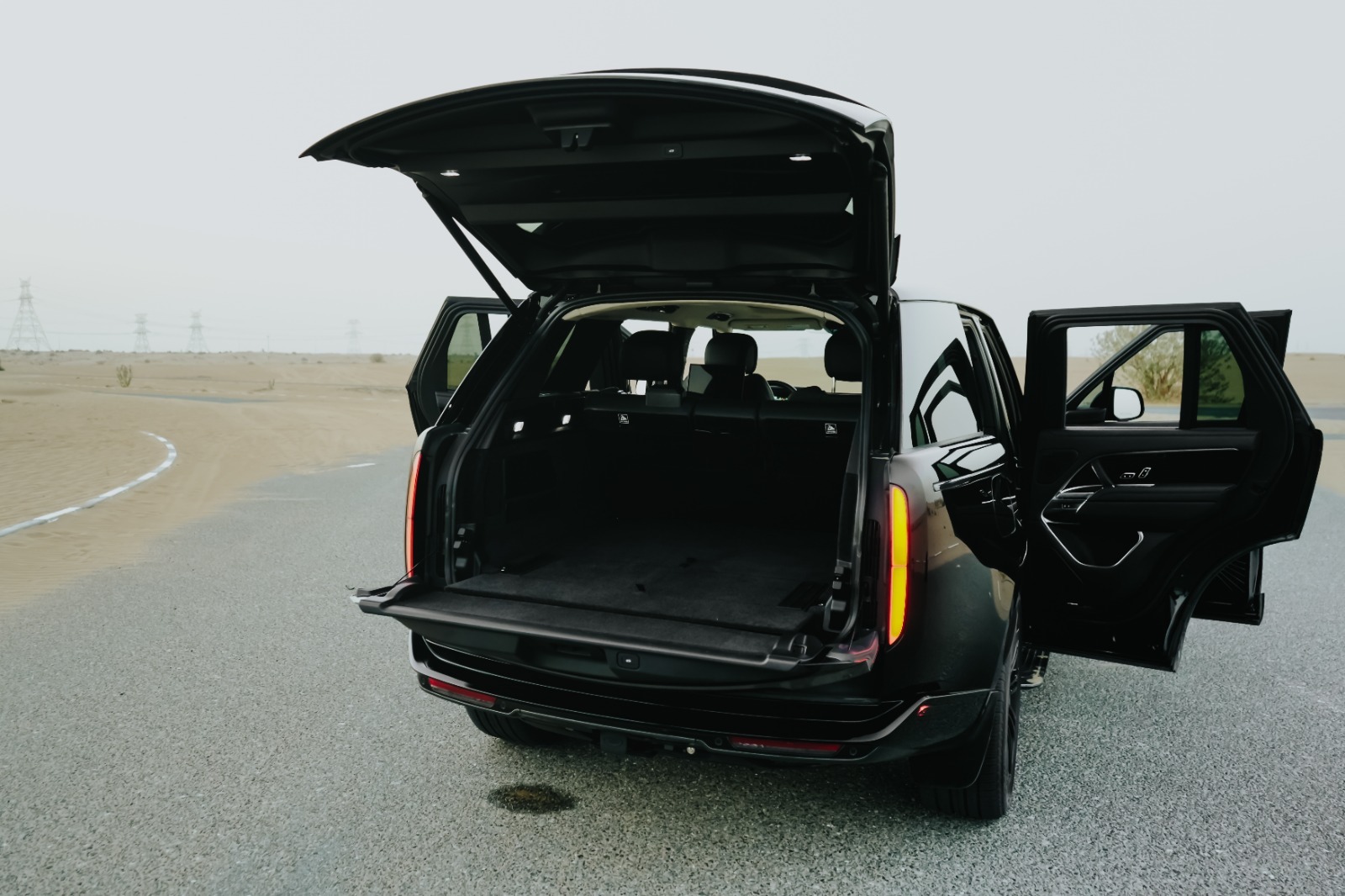 Rent Range-Rover Vogue BLACK 2023 in Dubai , UAE 