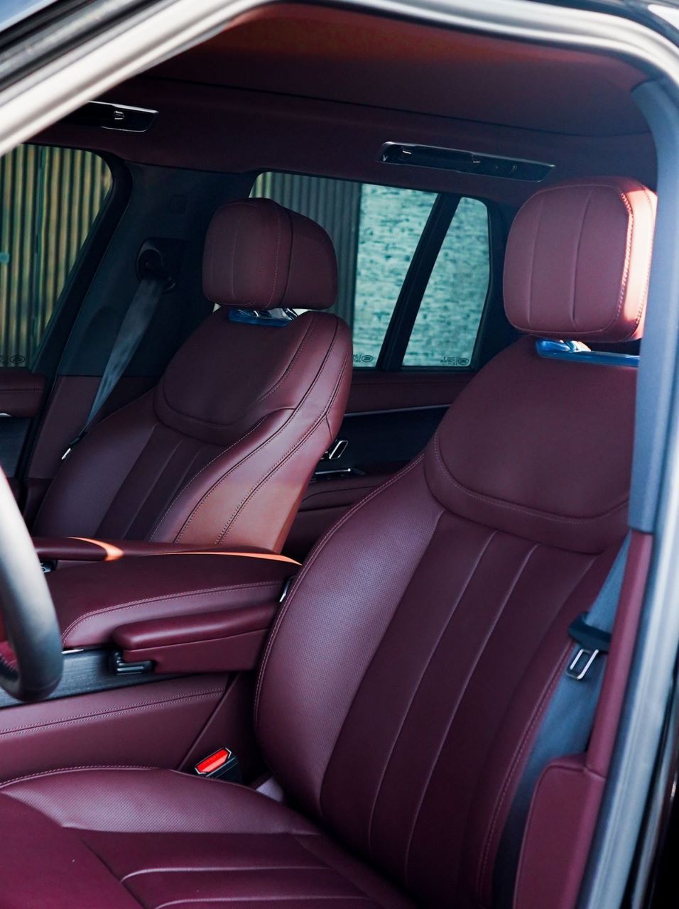 Rent Range-Rover Vogue BLACK 2023 in Dubai , UAE 