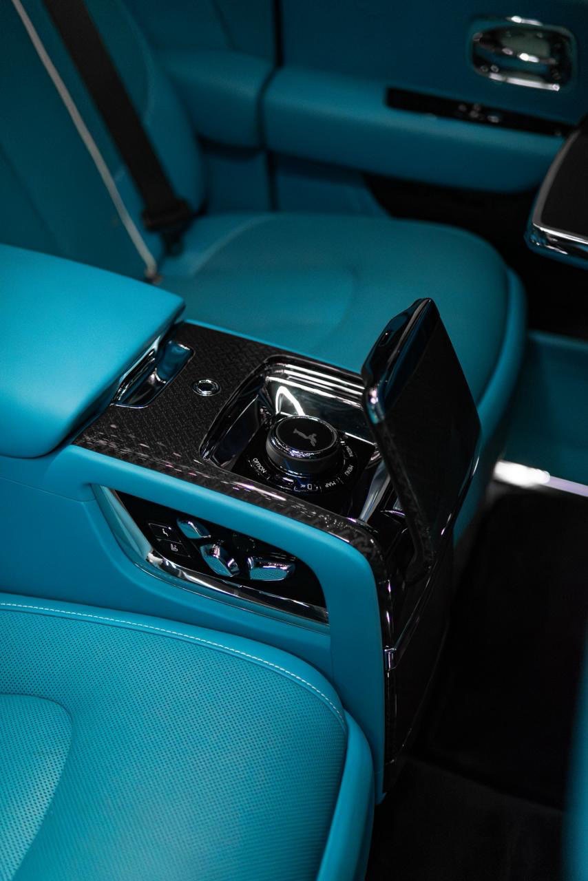 Rent Rolls-Royce Cullinan WHITE 2024 in Dubai , UAE 