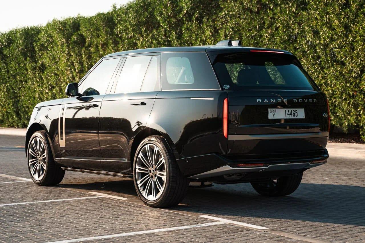 Rent Range-Rover Vogue BLACK 2024 in Dubai , UAE 