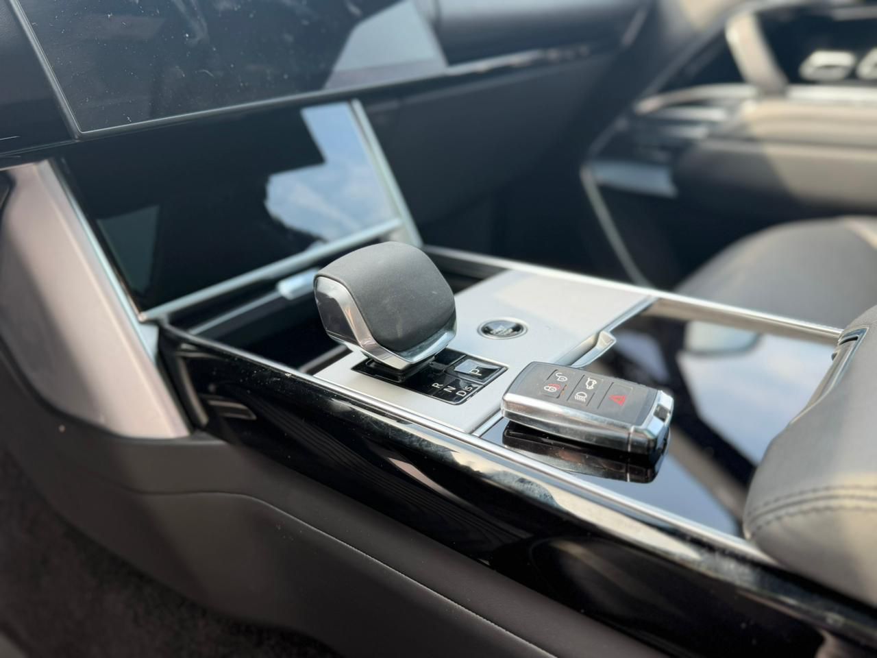 Rent Range-Rover Vogue GREY 2025 in Dubai , UAE 