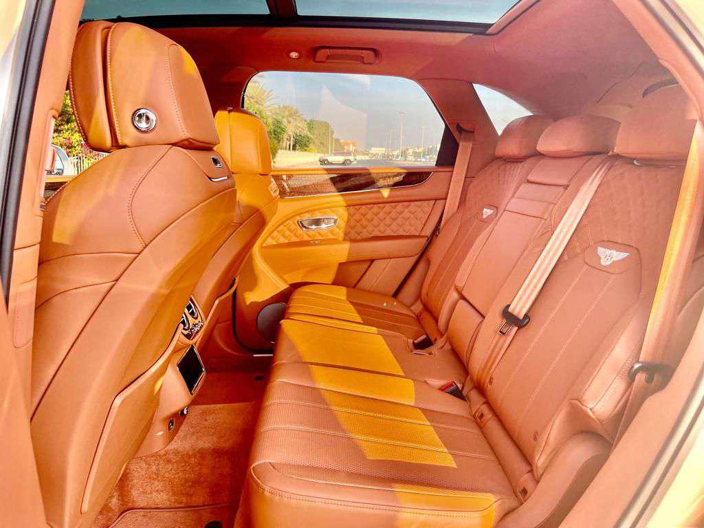 Rent Bentley Bentayga WHITE 2022 in Dubai , UAE 