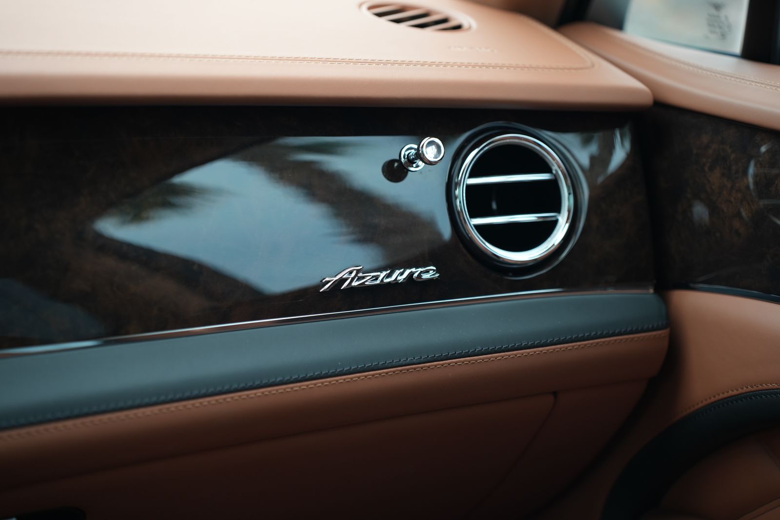 Rent Bentley Bentayga BLACK 2024 in Dubai , UAE 